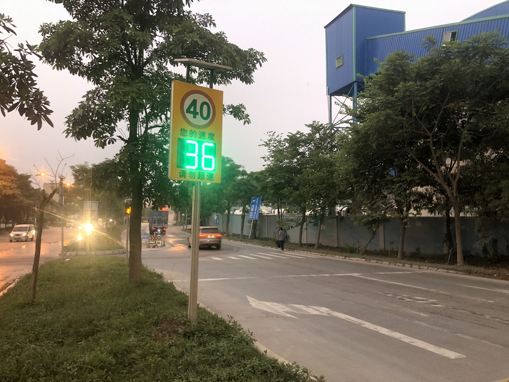 太陽能雷達(dá)測(cè)速反饋標(biāo)志牌